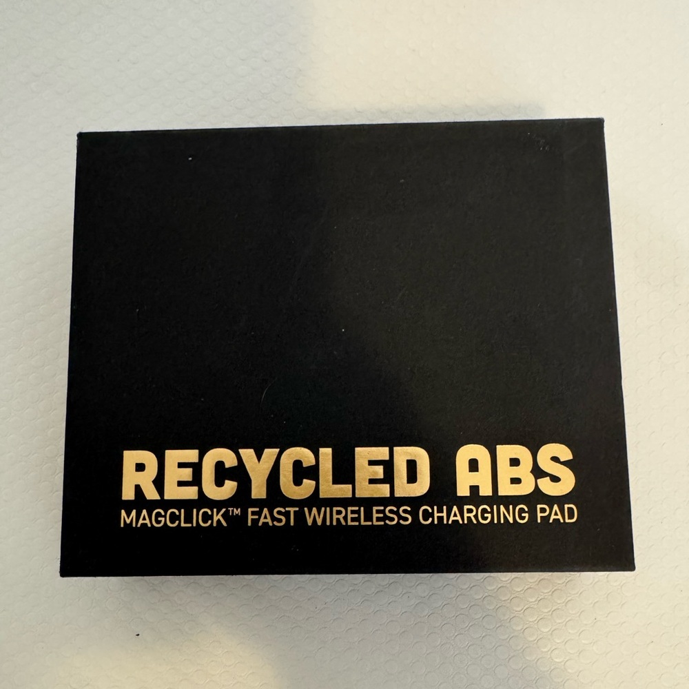 MagClick Recycled ABS Fast Wireless Charging Pad